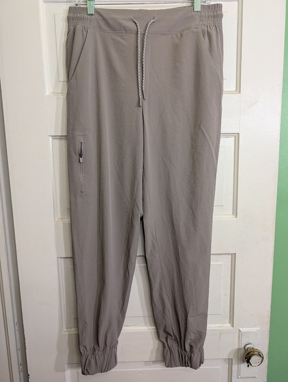 Eddie Bauer Women's M Utility Cargo Jogger Pants Taupe Hiking Travel Stretch - Picture 2 of 9